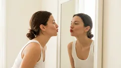 Sebeúcta po padesátce: 3 malé návyky, které si všimne i okolí