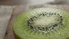 Co jíst před spaním, aby se vám lépe usínalo: 7 tipů na lehkou večerní svačinu